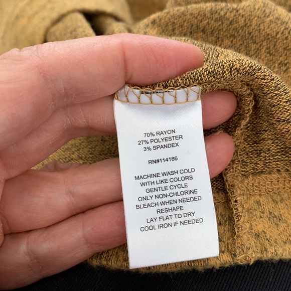 Retrology NWT cowl neck with buttons - Picture 6 of 6